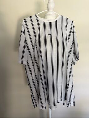 Boohoo Mens White Tee with Black Vertical Stripes